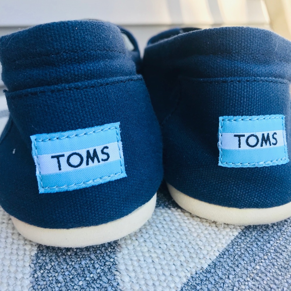 TOMS Classic Navy Canvas | M 10 (NWOT)
